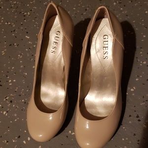 Guess pumps